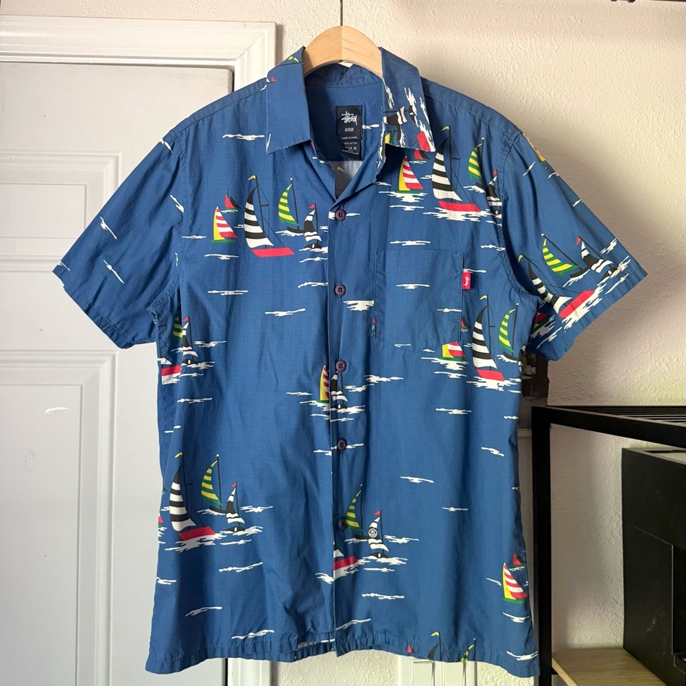 STUSSY blue men’s cotton vintage sailboat nautical print logo short sleeve shirt
